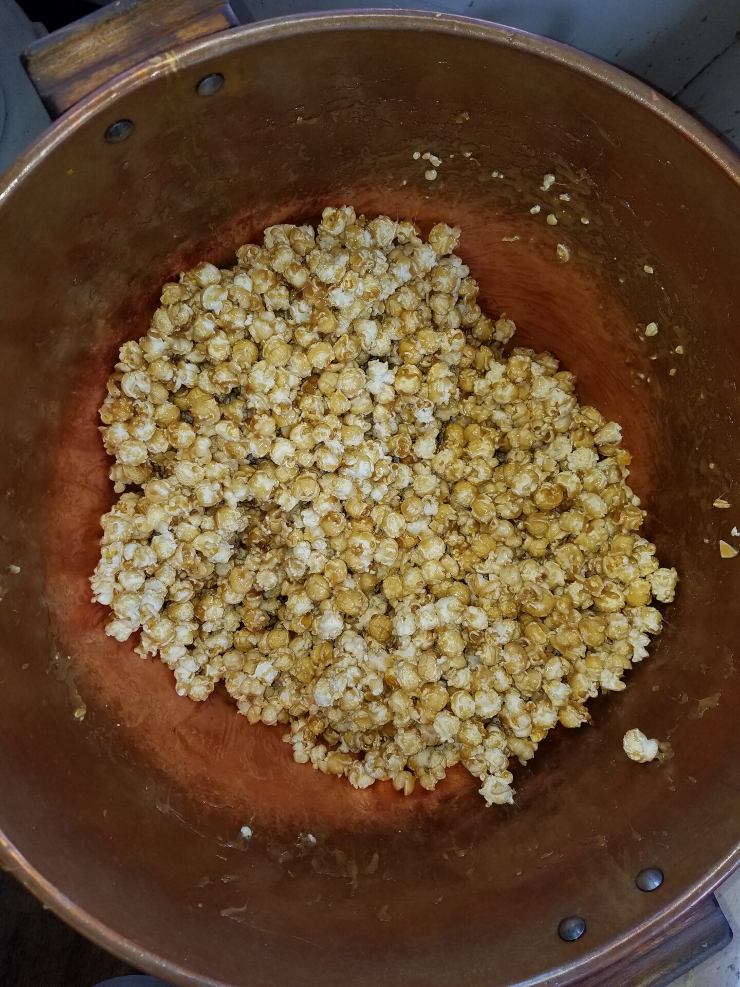 Popcorn in caramel